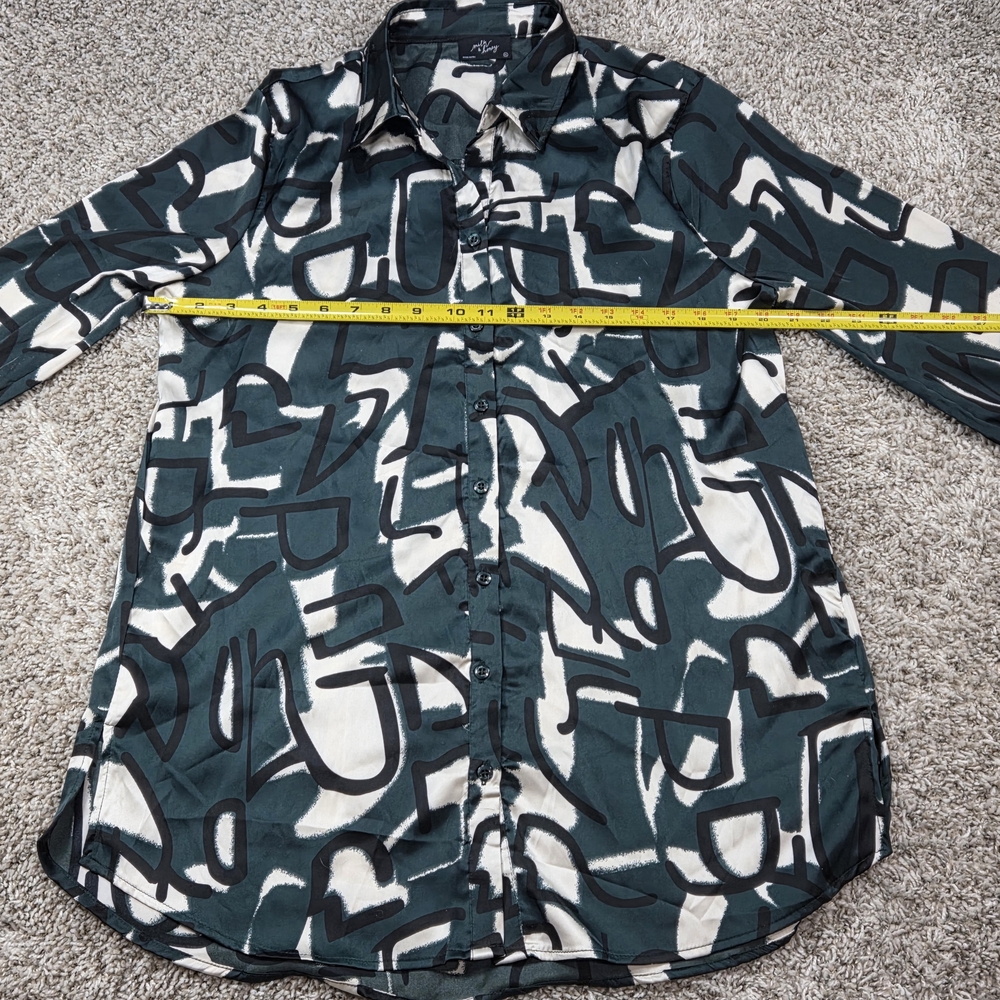 ​Milk & Honey XL Green Abstract Face Print Line Art Picasso Artsy Button Up Blou